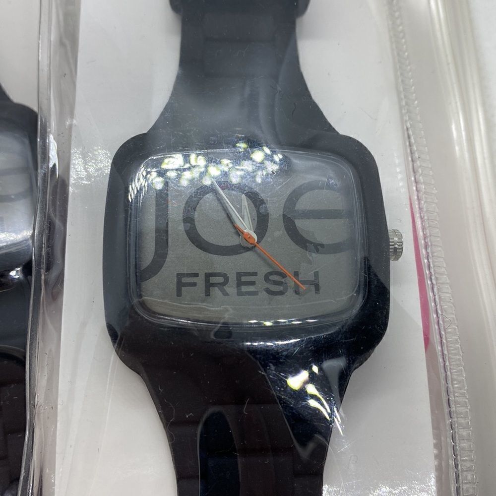 💛 Joe Fresh Silicone Watch - Picture 3 of 5